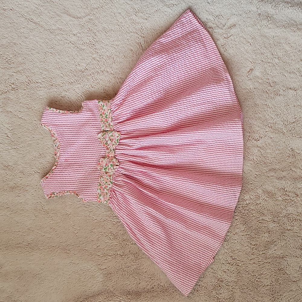 2t Easter/Spring dress. Pink/white seersucker fabric with floral trip and tie.